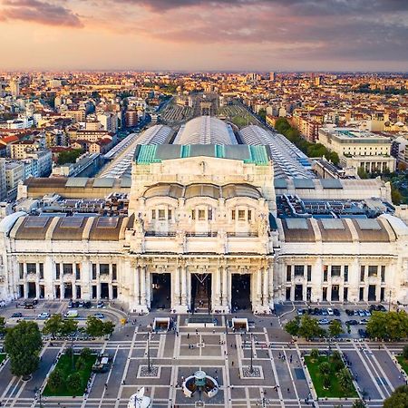 Apt Vicino Alla Metropolitana Porta Romana, 4 Minuti Da Duomo, Free Wifi&Netflix Milan Bagian luar foto